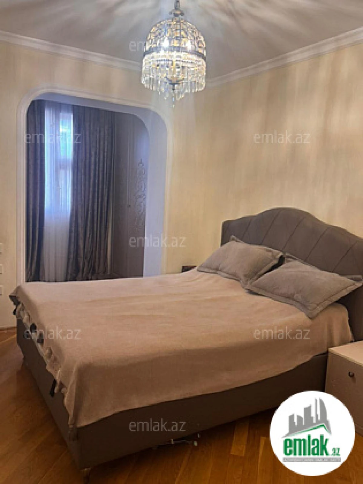 Satılır 4 otaqlı köhnə tikili 100 m²