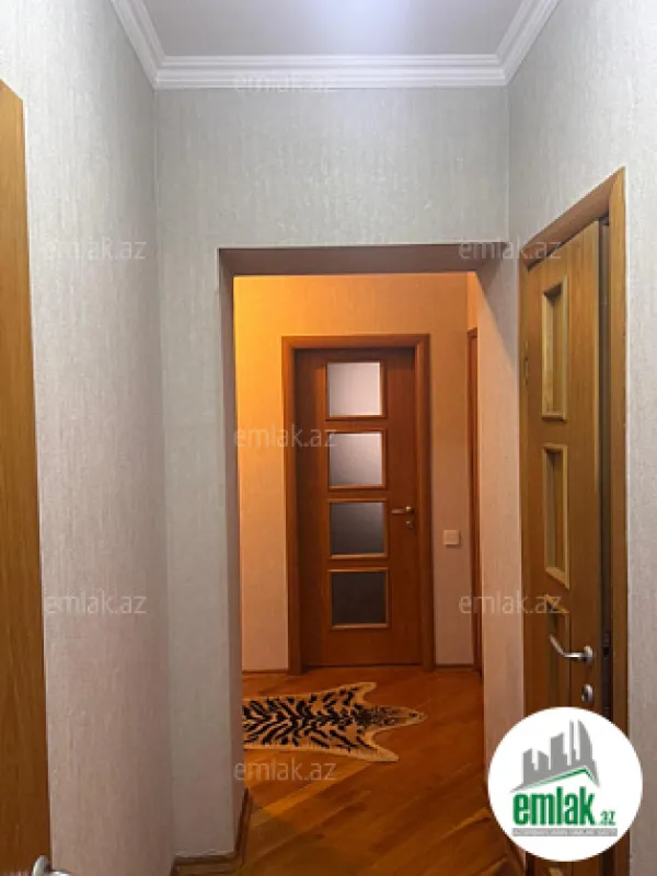 Satılır 4 otaqlı köhnə tikili 100 m²