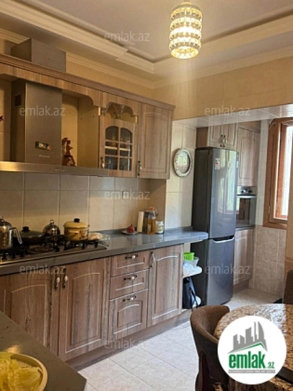 Satılır 4 otaqlı köhnə tikili 100 m²