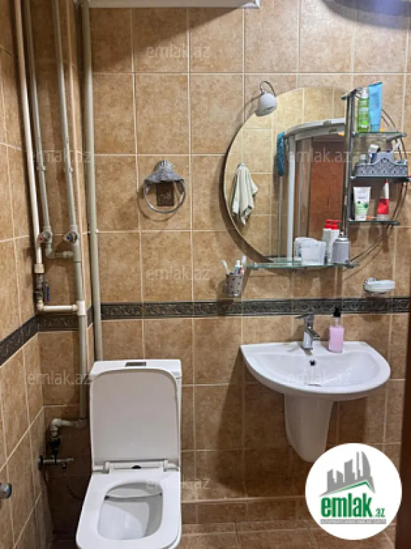 Satılır 4 otaqlı köhnə tikili 100 m²