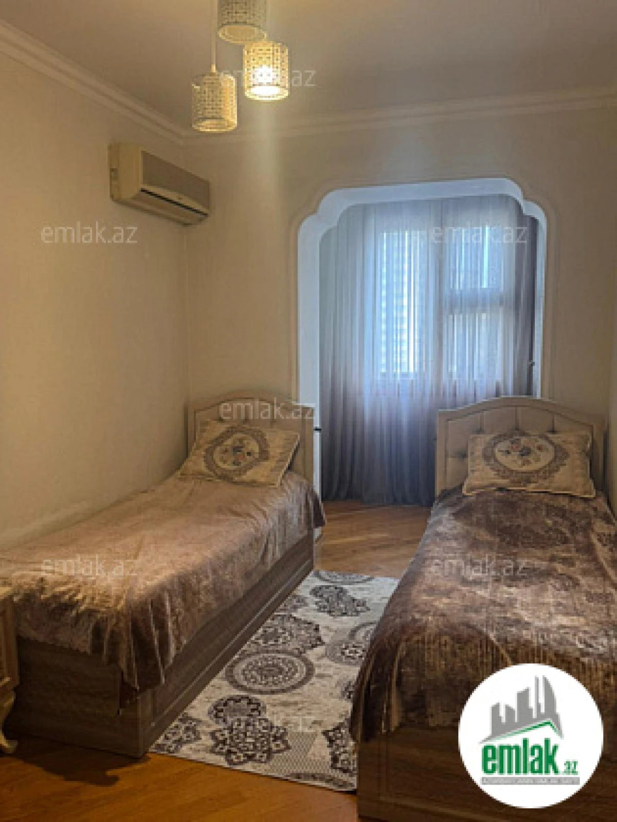 Satılır 4 otaqlı köhnə tikili 100 m²