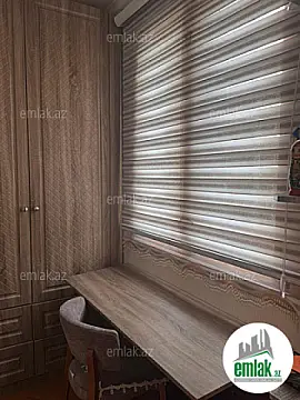 Satılır 4 otaqlı köhnə tikili 100 m²