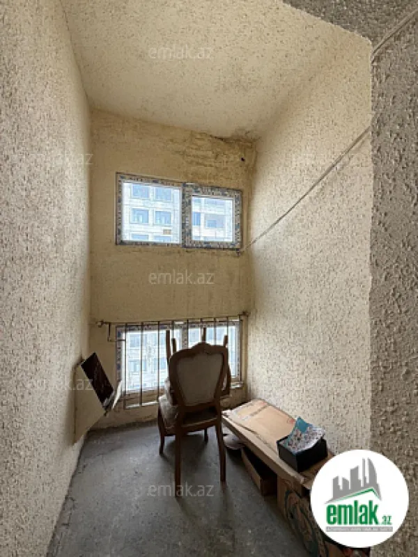 Satılır 4 otaqlı köhnə tikili 110 m²