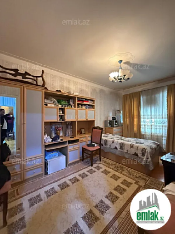 Satılır 4 otaqlı köhnə tikili 110 m²