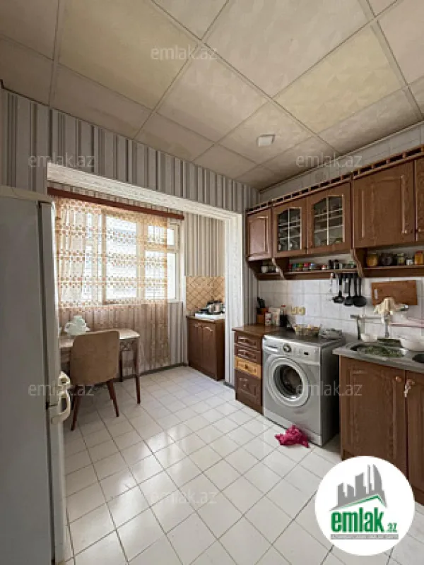 Satılır 4 otaqlı köhnə tikili 110 m²