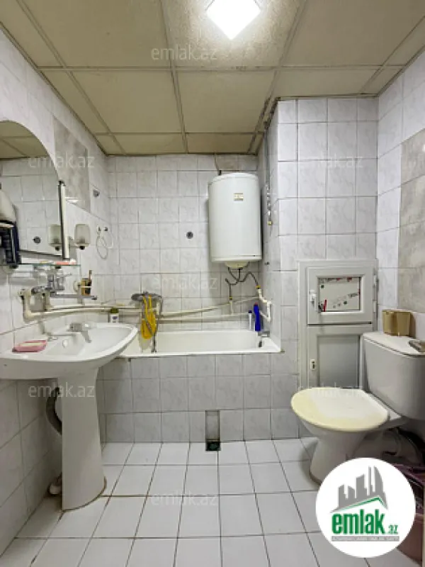 Satılır 4 otaqlı köhnə tikili 110 m²