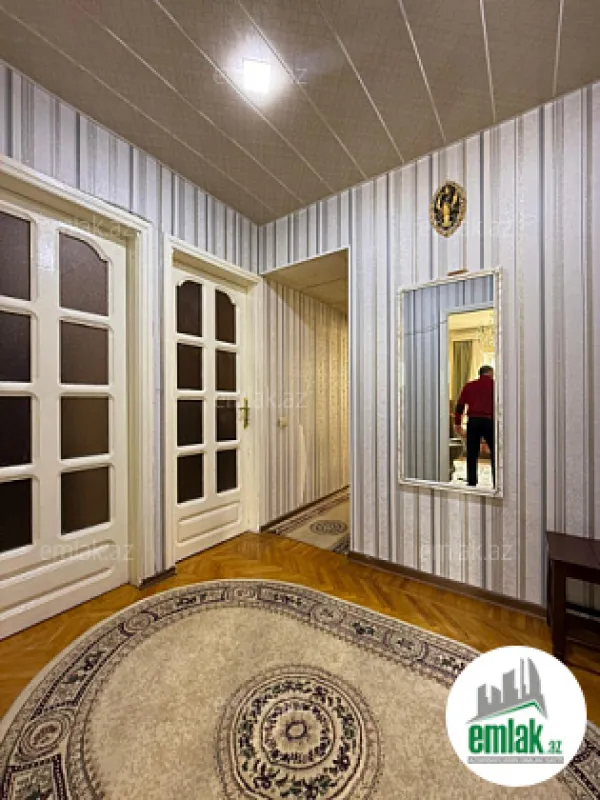 Satılır 4 otaqlı köhnə tikili 110 m²