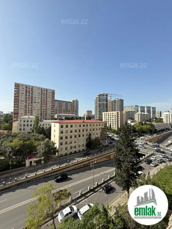 Satılır 4 otaqlı köhnə tikili 110 m²