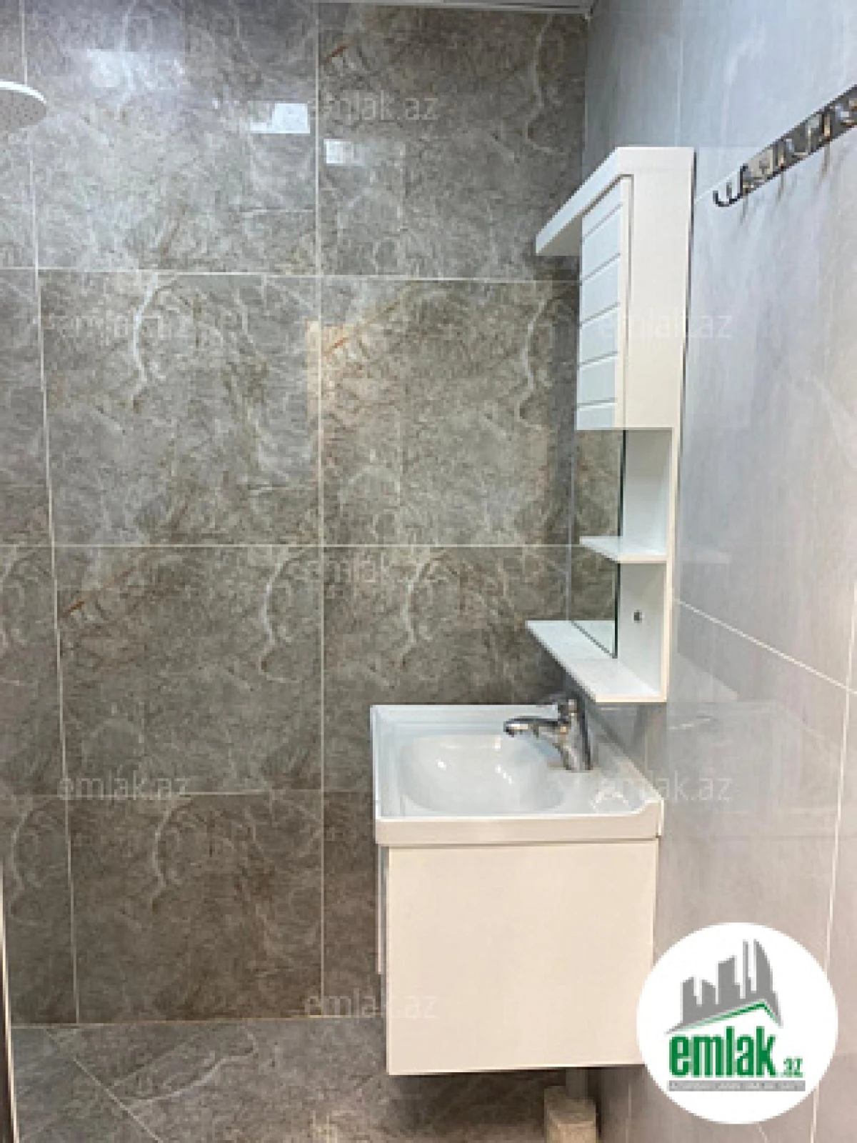 Satılır 2 otaqlı köhnə tikili 40 m²