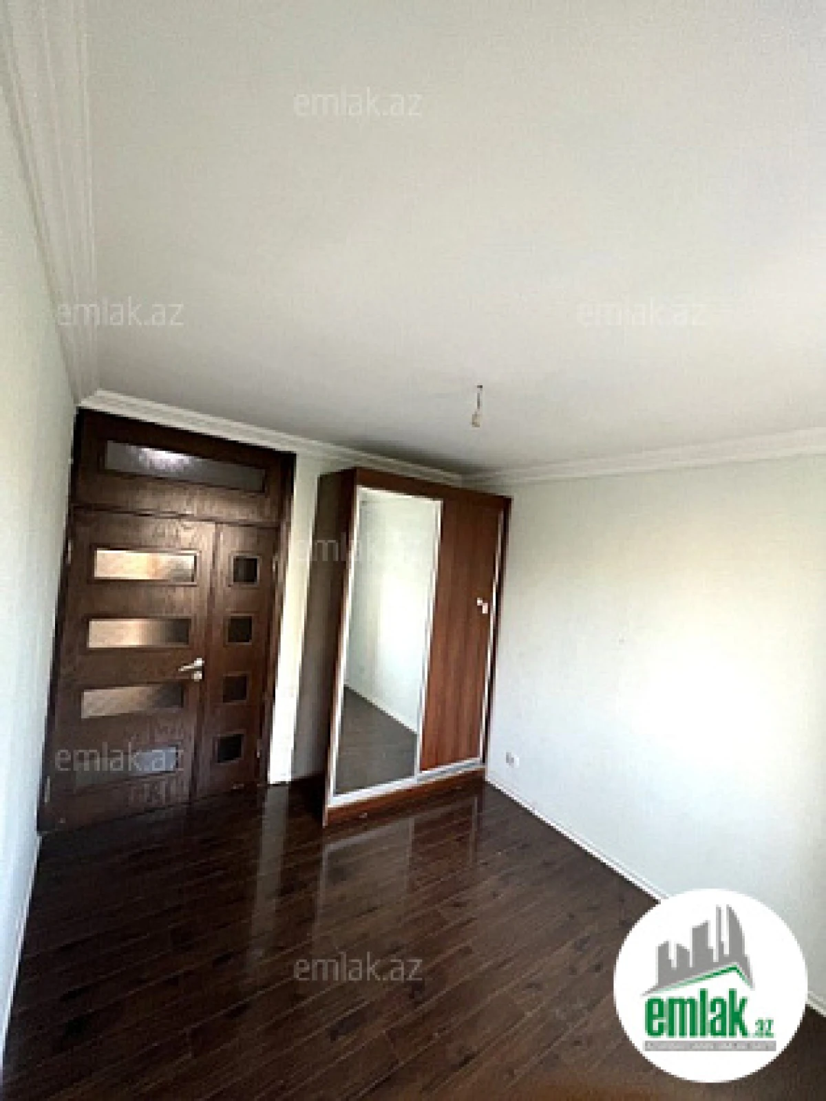 Satılır 2 otaqlı köhnə tikili 65 m²