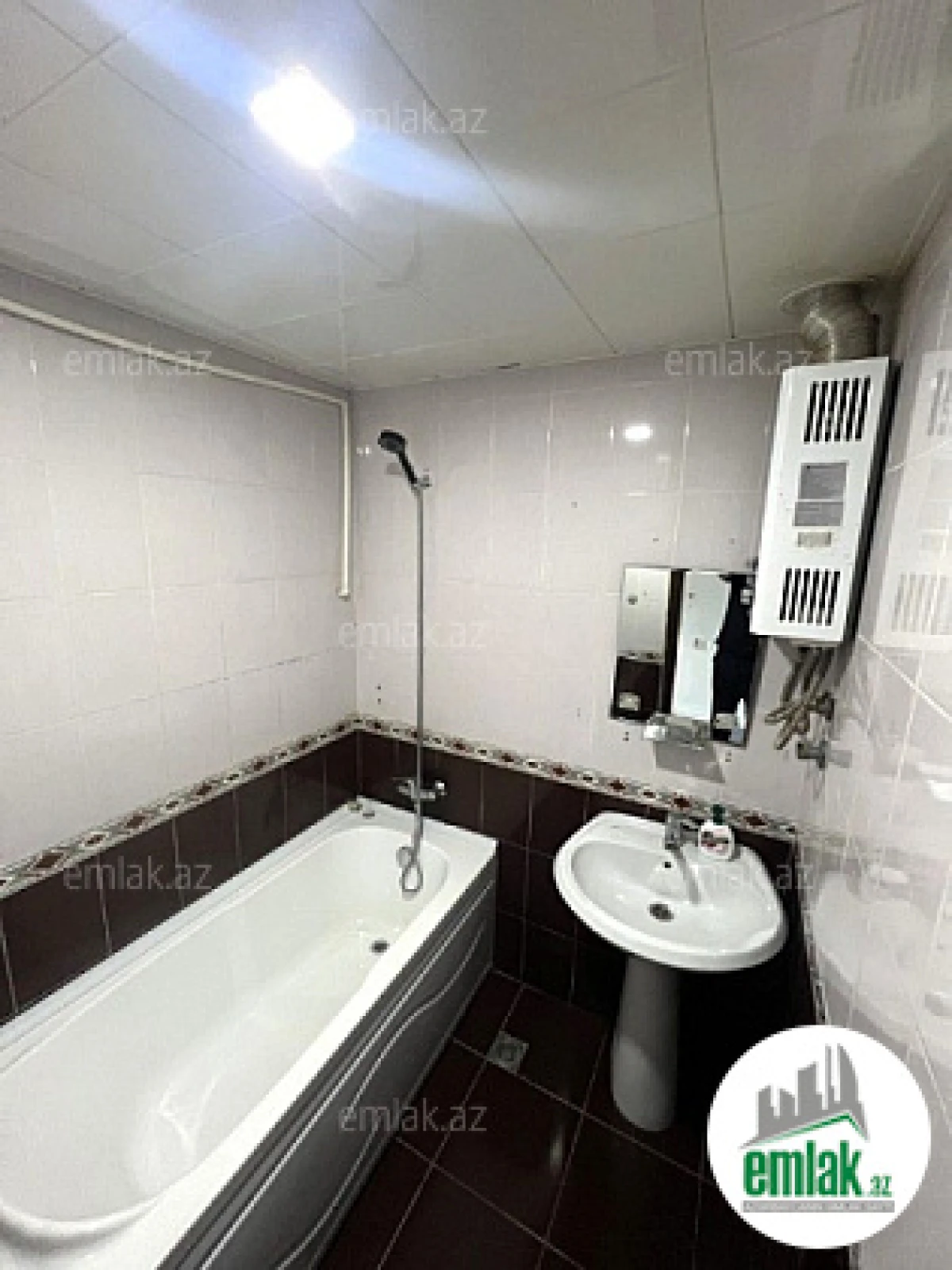 Satılır 2 otaqlı köhnə tikili 65 m²