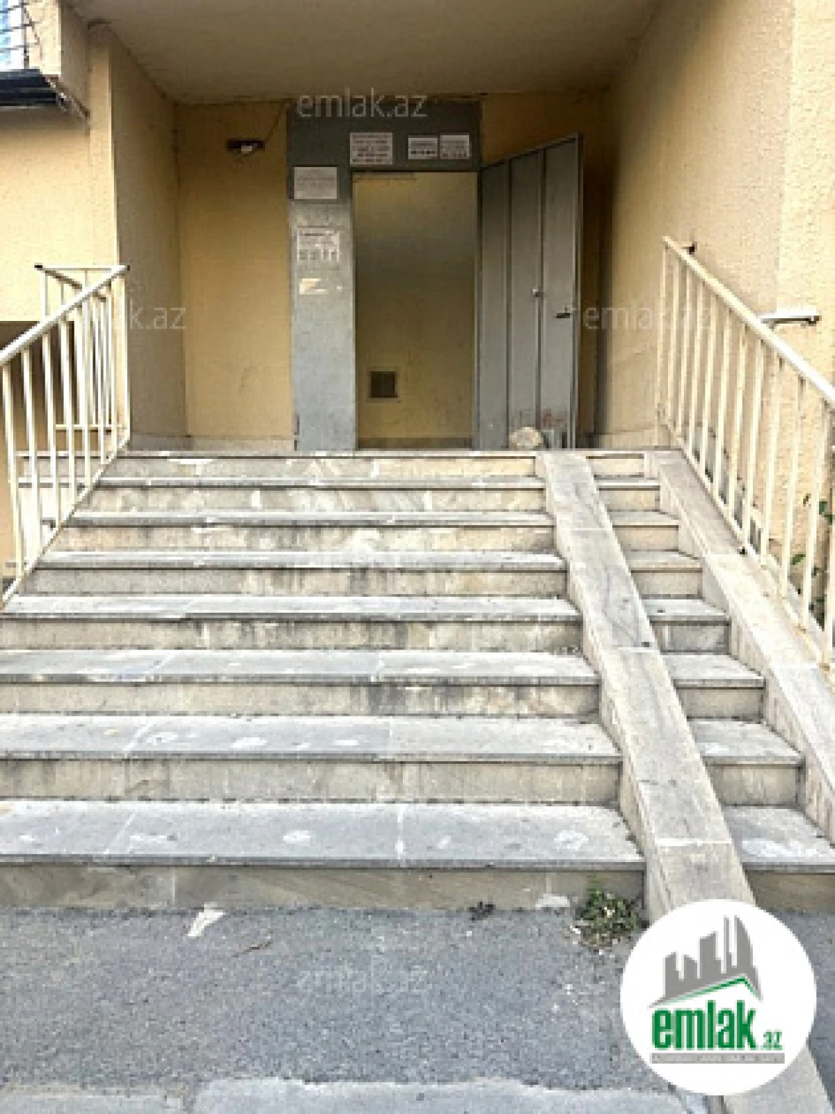 Satılır 2 otaqlı köhnə tikili 65 m²