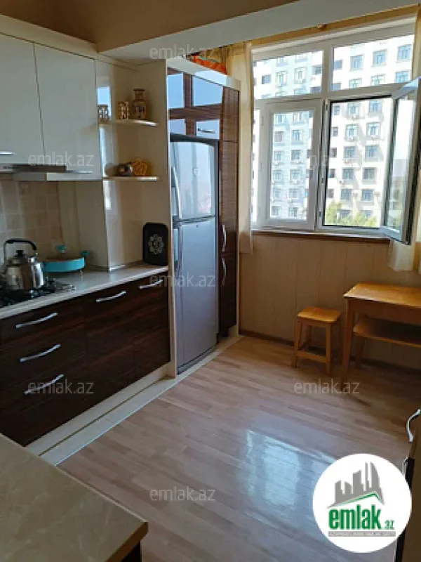 Satılır 2 otaqlı köhnə tikili 70 m²
