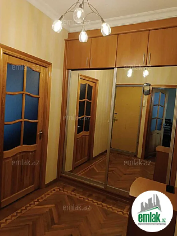 Satılır 2 otaqlı köhnə tikili 70 m²