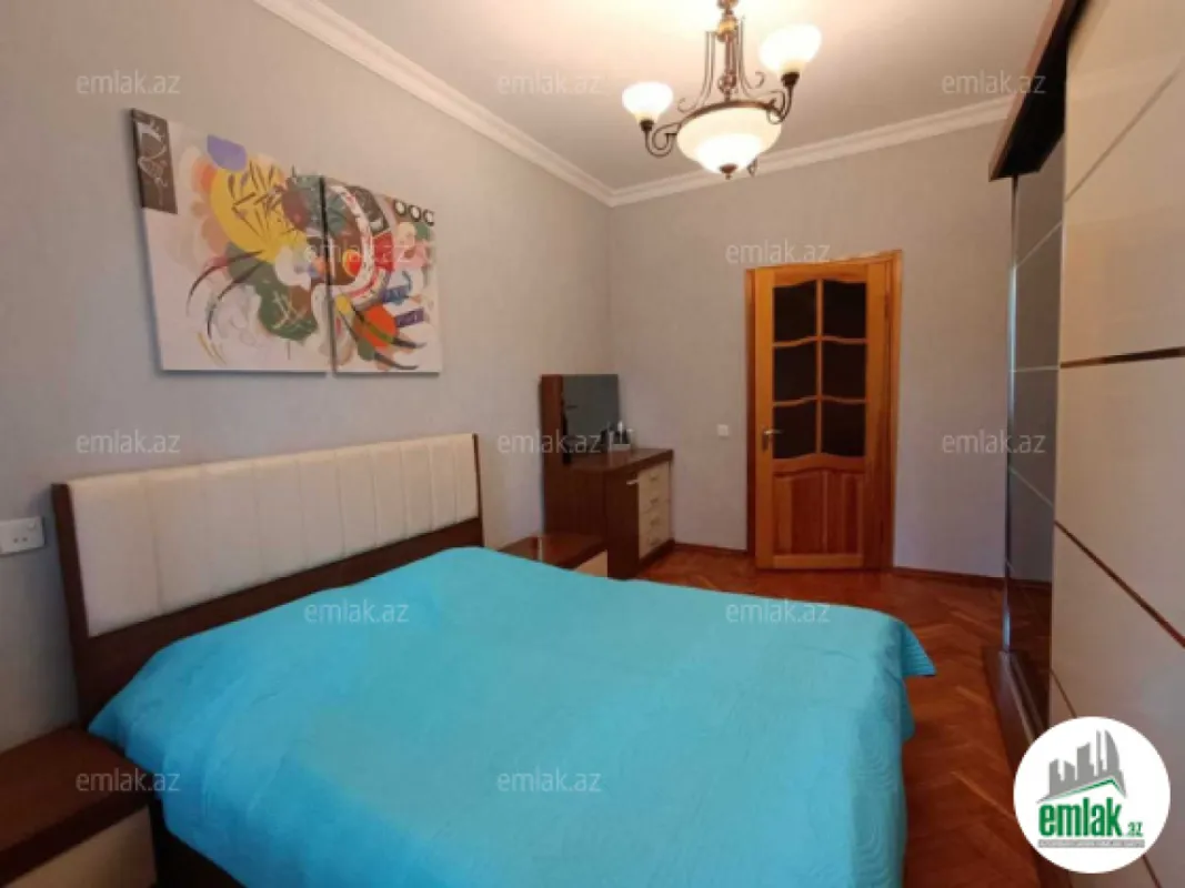 Satılır 2 otaqlı köhnə tikili 70 m²