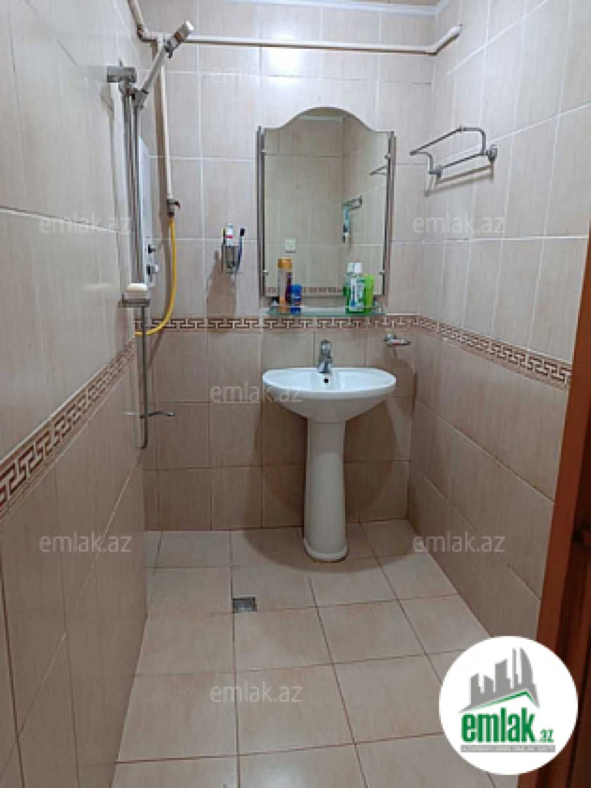 Satılır 2 otaqlı köhnə tikili 70 m²