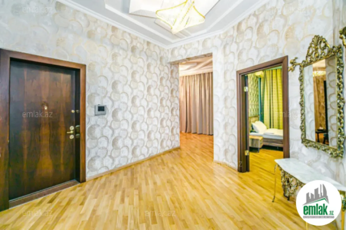 Satılır 6 otaqlı yeni tikili 360 m²