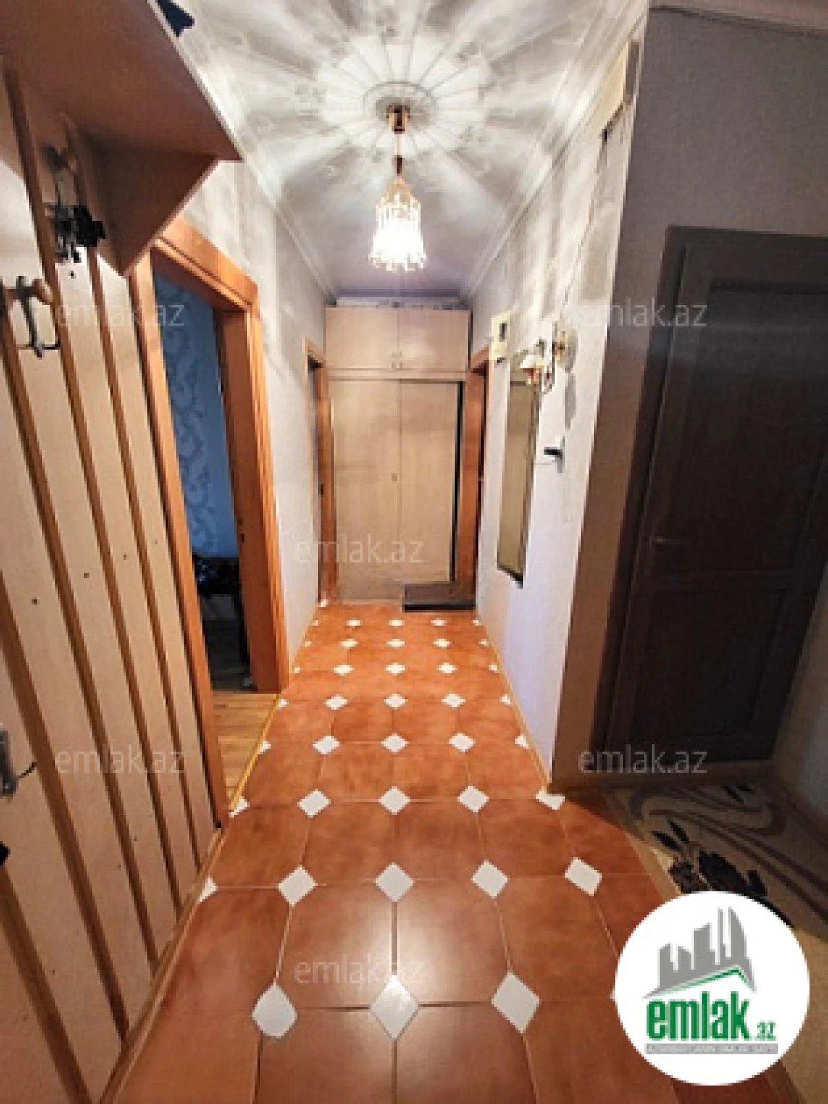 Satılır 4 otaqlı köhnə tikili 100 m²