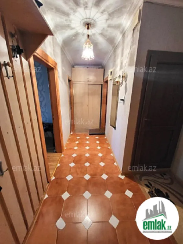 Satılır 4 otaqlı köhnə tikili 100 m²