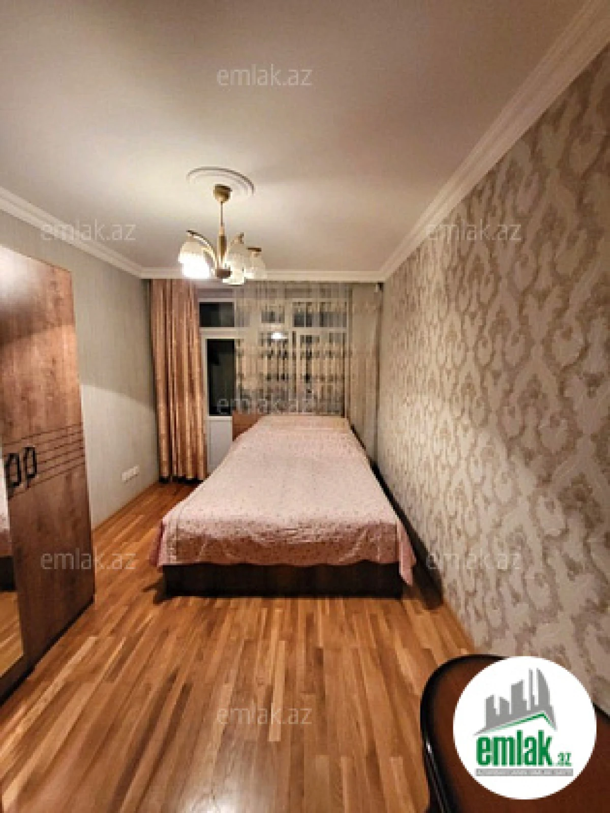 Satılır 4 otaqlı köhnə tikili 100 m²