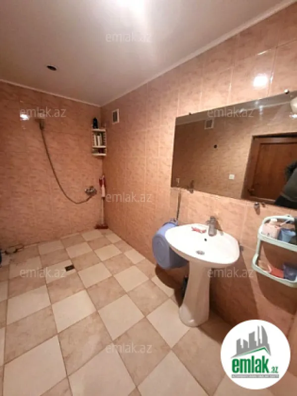 Satılır 4 otaqlı köhnə tikili 100 m²