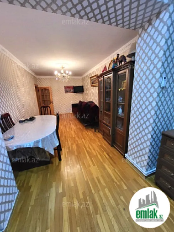 Satılır 4 otaqlı köhnə tikili 100 m²