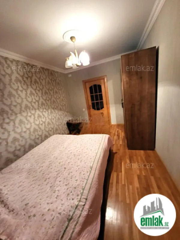 Satılır 4 otaqlı köhnə tikili 100 m²