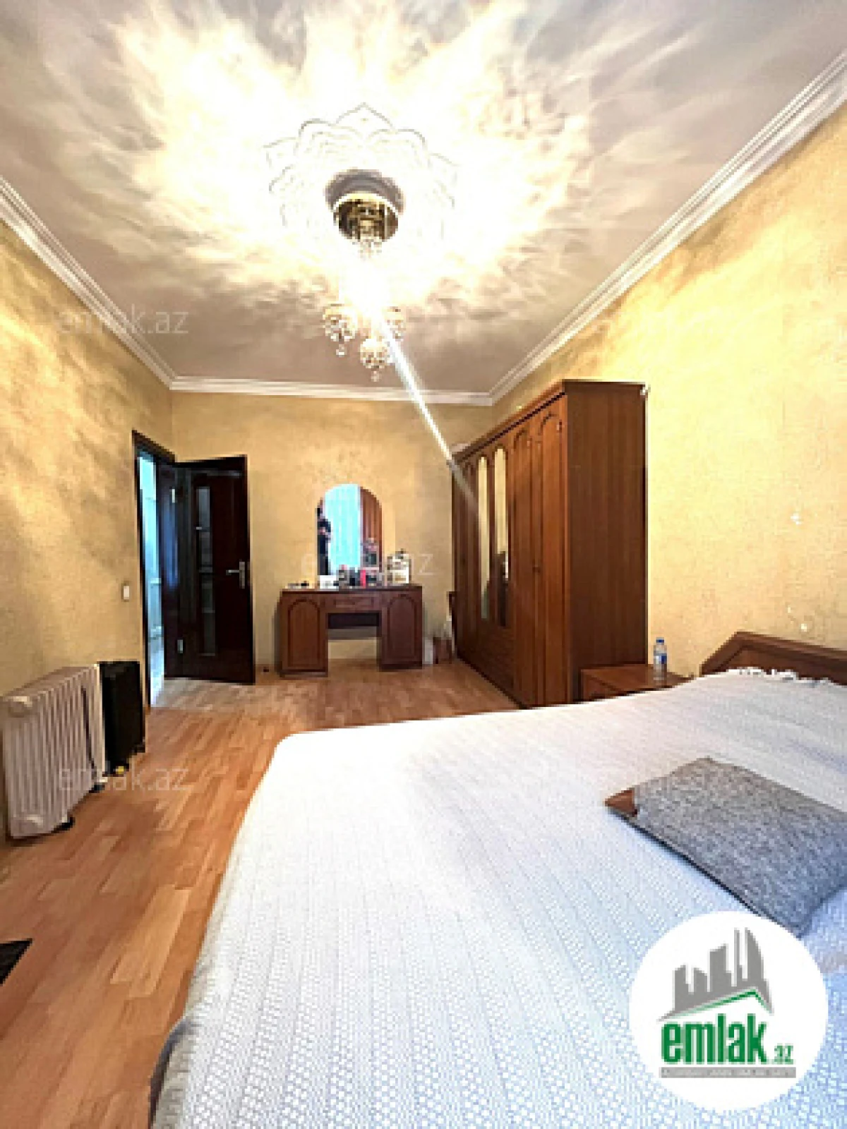 Satılır 3 otaqlı köhnə tikili 100 m²