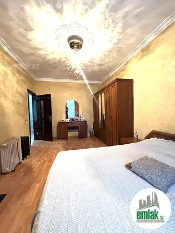 Satılır 3 otaqlı köhnə tikili 100 m²