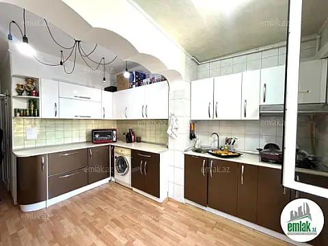 Satılır 3 otaqlı köhnə tikili 100 m²