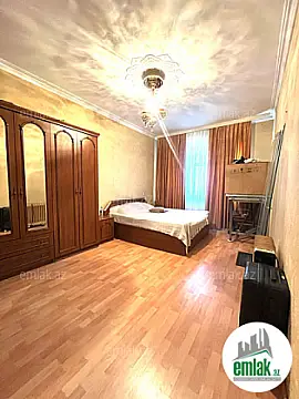 Satılır 3 otaqlı köhnə tikili 100 m²