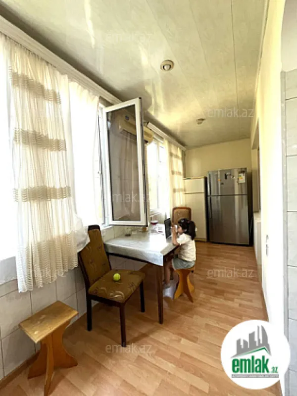 Satılır 3 otaqlı köhnə tikili 100 m²