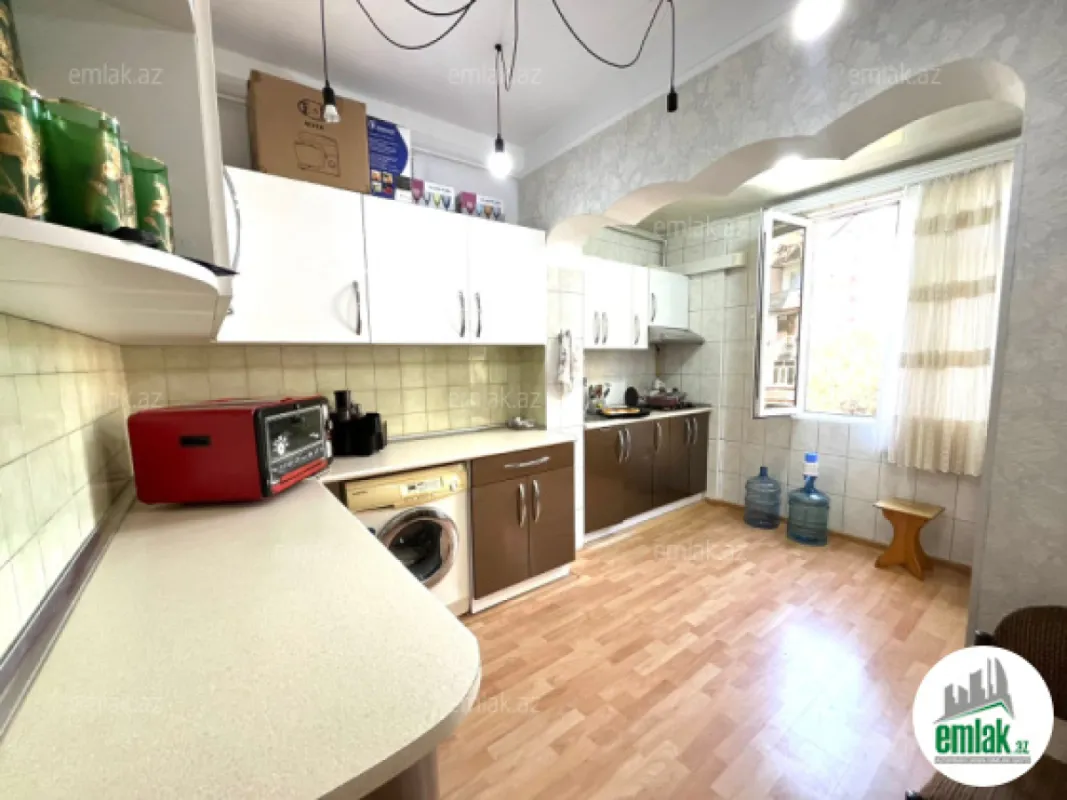 Satılır 3 otaqlı köhnə tikili 100 m²