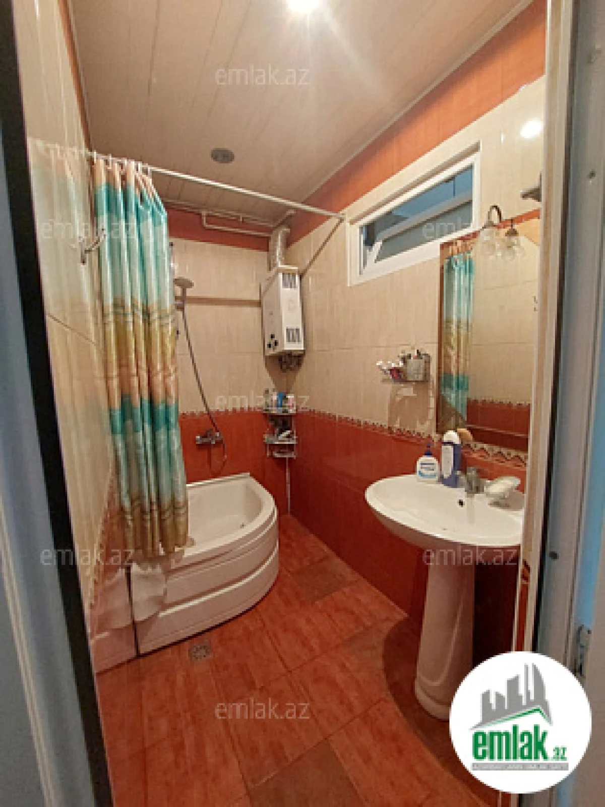 Satılır 3 otaqlı köhnə tikili 100 m²