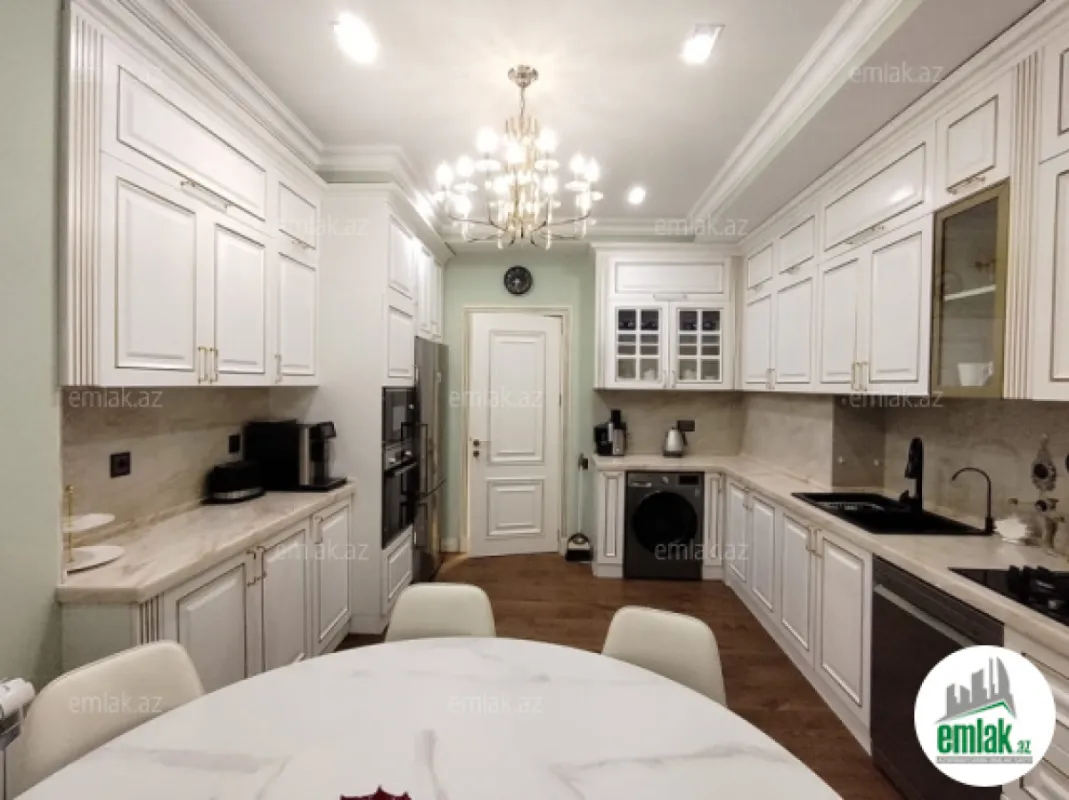 Satılır 4 otaqlı yeni tikili 155 m²