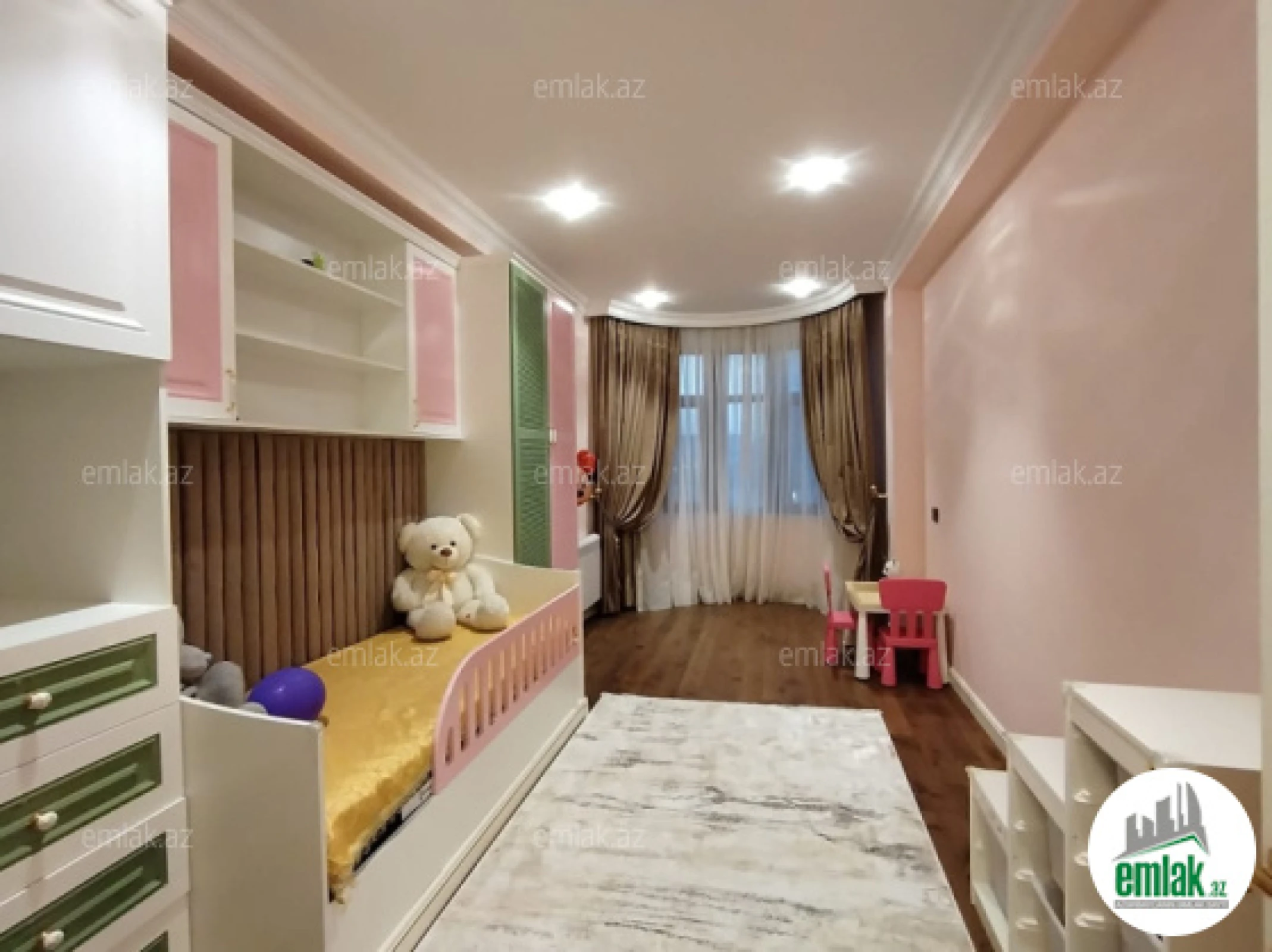Satılır 4 otaqlı yeni tikili 155 m²