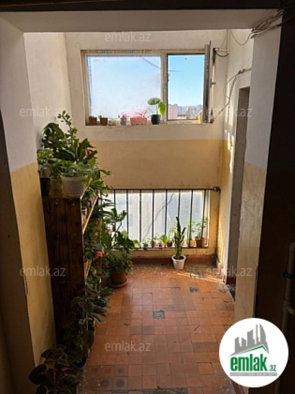 Satılır 4 otaqlı köhnə tikili 105 m²