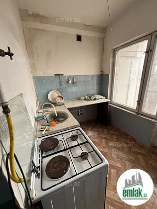 Satılır 4 otaqlı köhnə tikili 105 m²