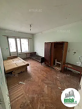 Satılır 4 otaqlı köhnə tikili 105 m²