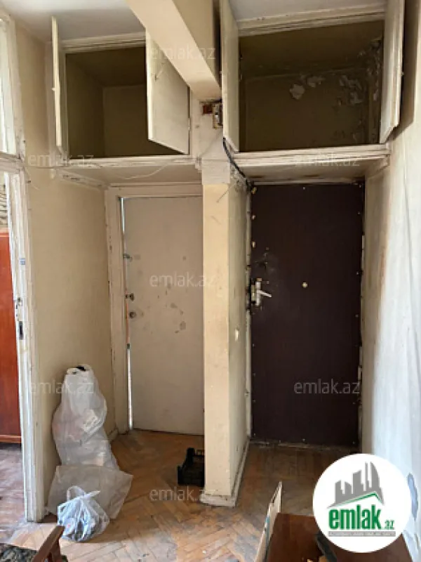 Satılır 4 otaqlı köhnə tikili 105 m²