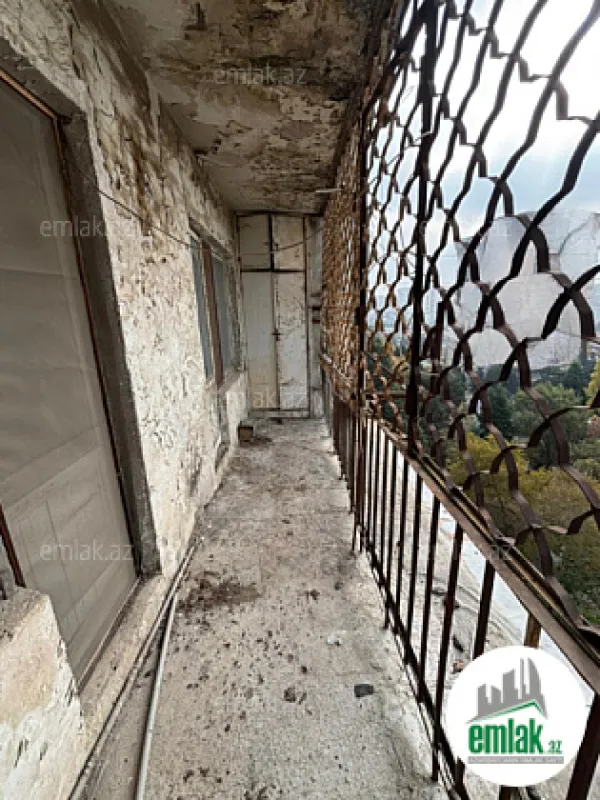 Satılır 4 otaqlı köhnə tikili 105 m²