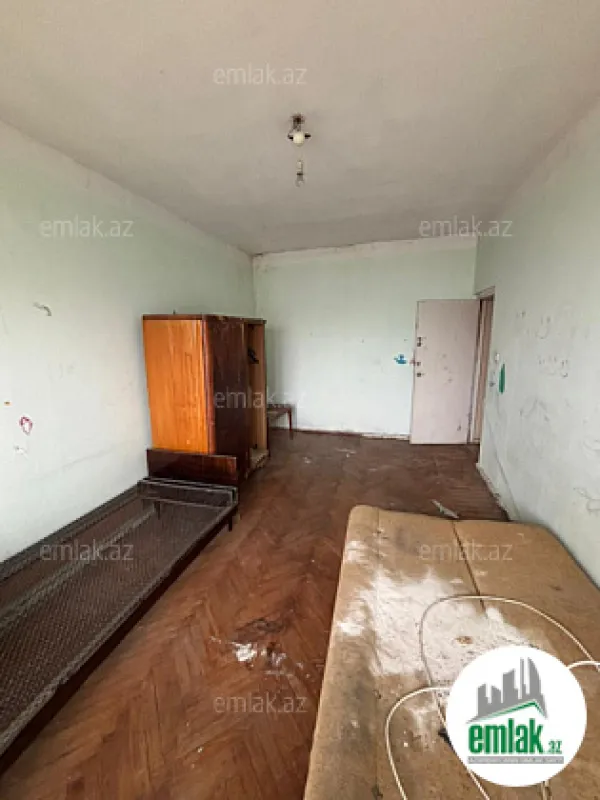 Satılır 4 otaqlı köhnə tikili 105 m²