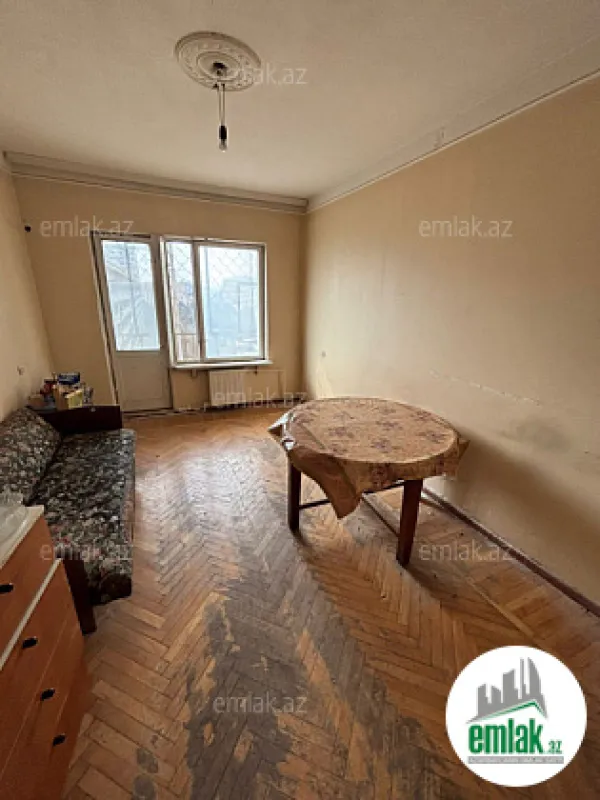 Satılır 4 otaqlı köhnə tikili 105 m²