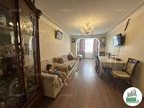 Satılır 4 otaqlı köhnə tikili 105 m²