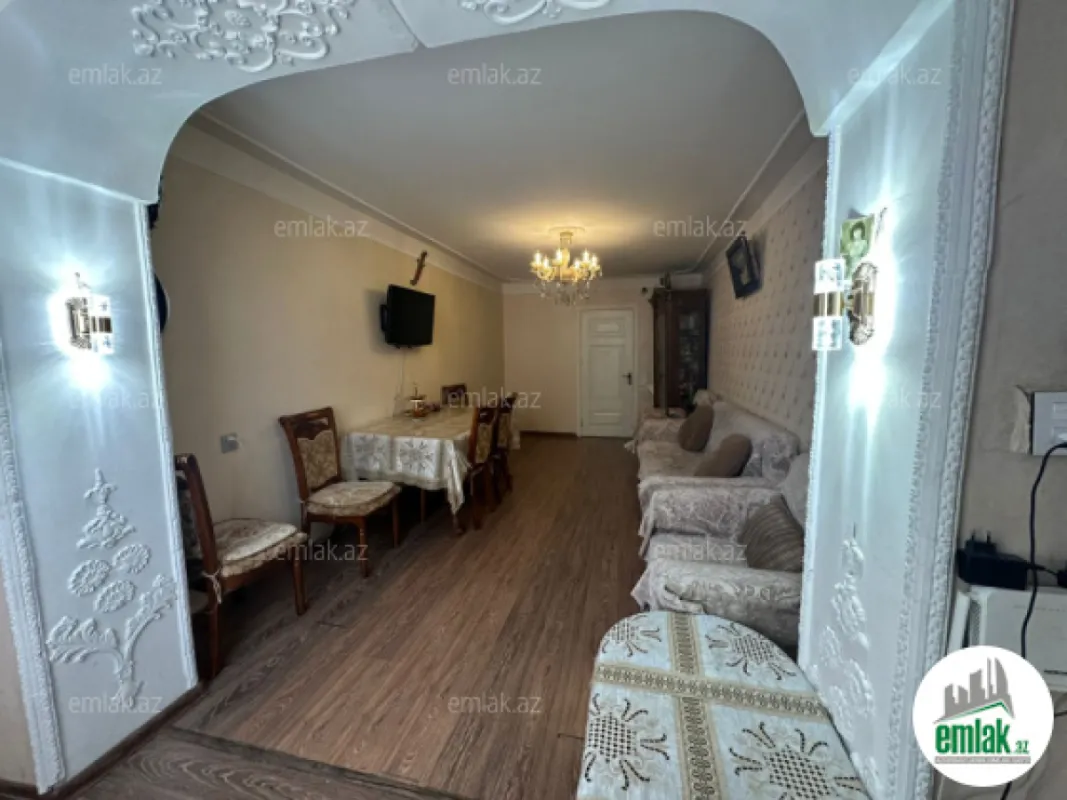 Satılır 4 otaqlı köhnə tikili 105 m²