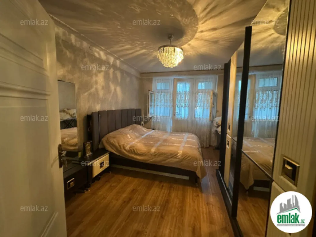 Satılır 4 otaqlı köhnə tikili 105 m²