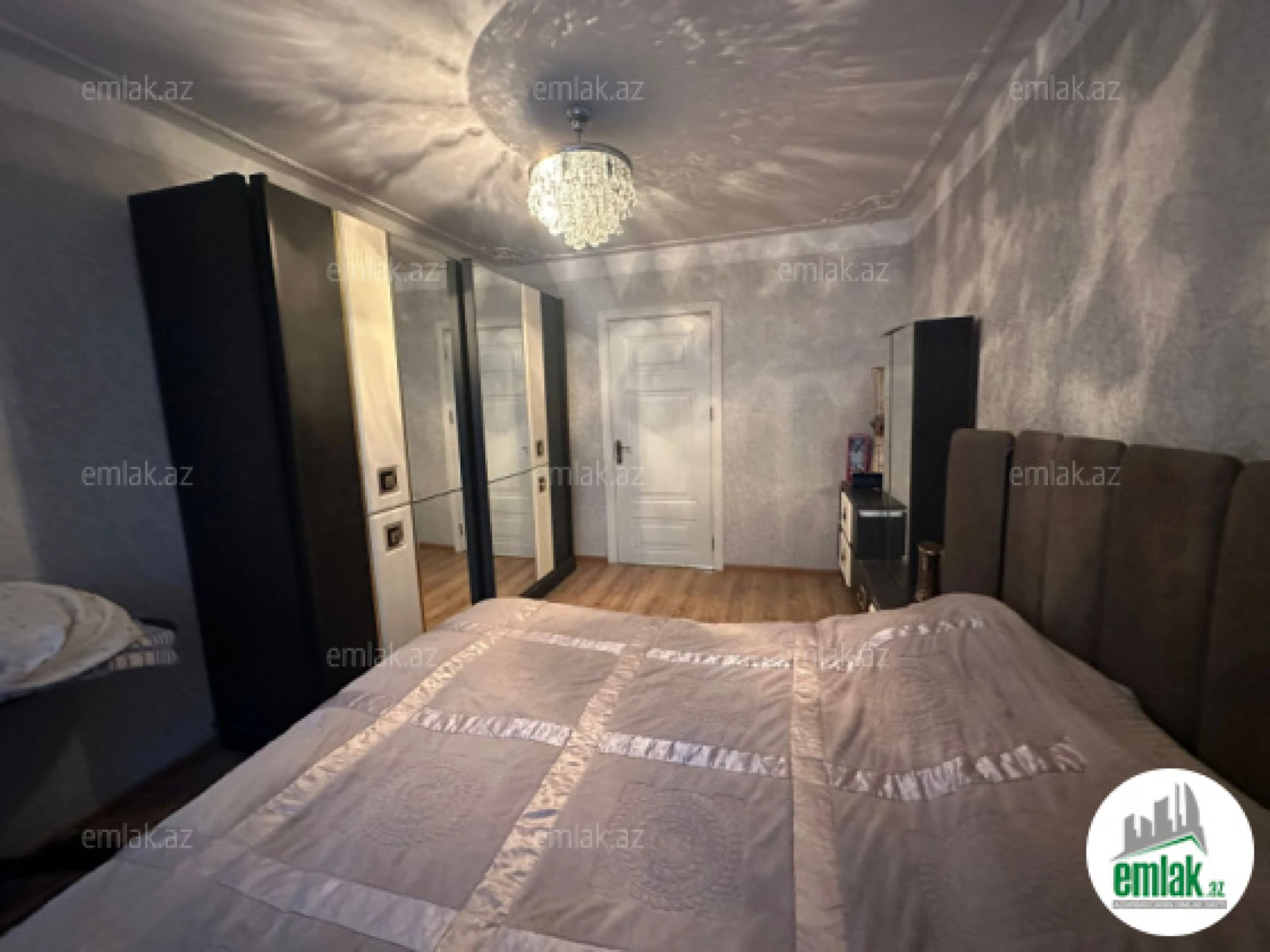 Satılır 4 otaqlı köhnə tikili 105 m²