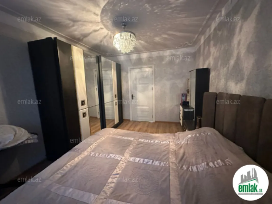 Satılır 4 otaqlı köhnə tikili 105 m²