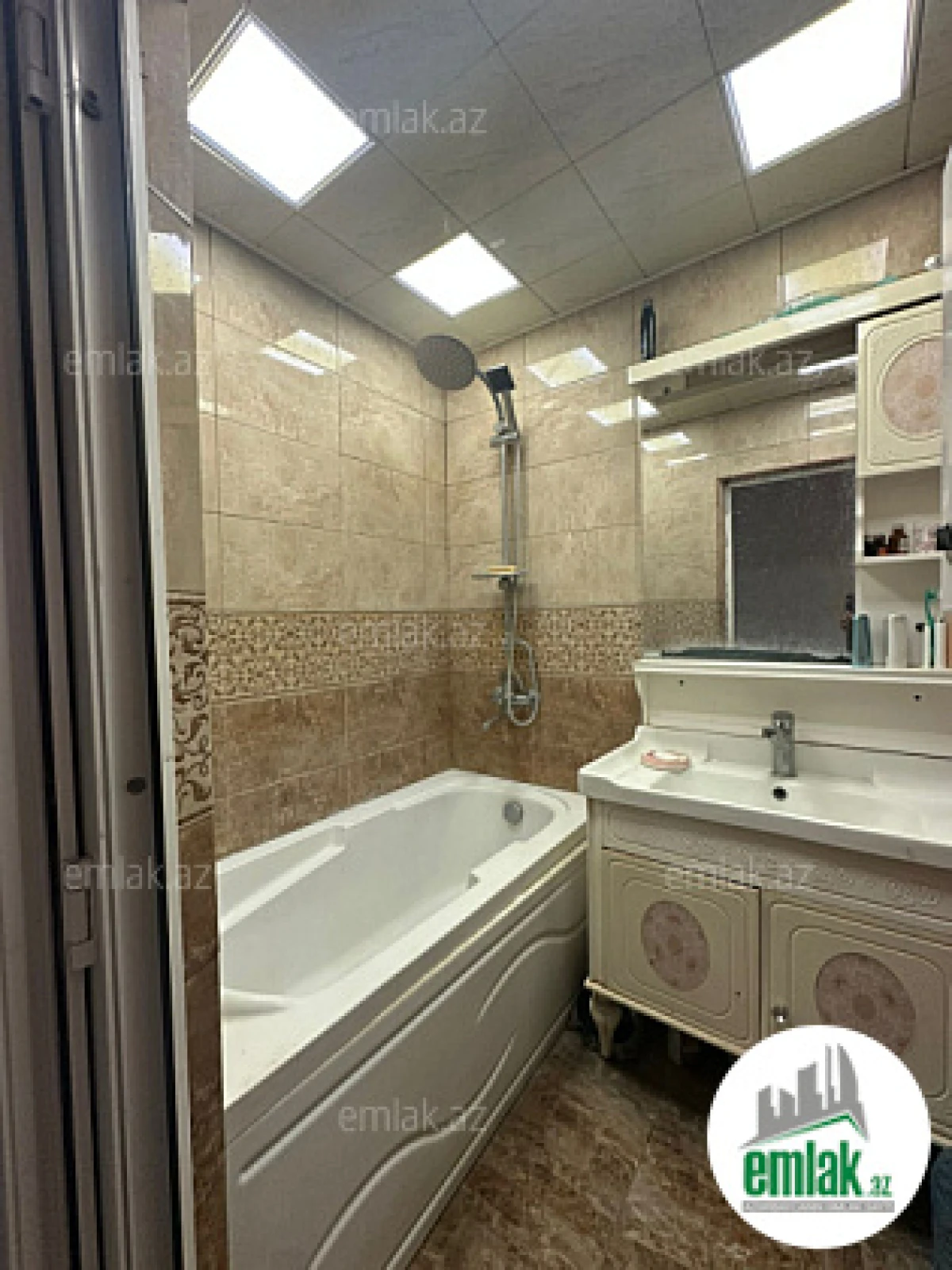 Satılır 4 otaqlı köhnə tikili 105 m²