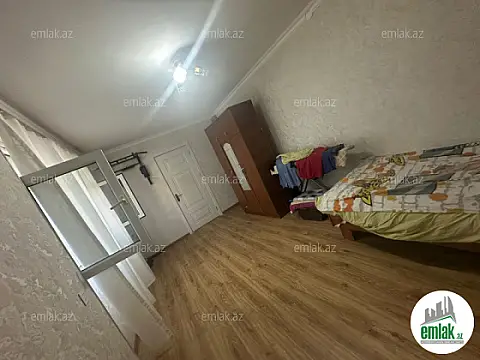 Satılır 4 otaqlı köhnə tikili 105 m²